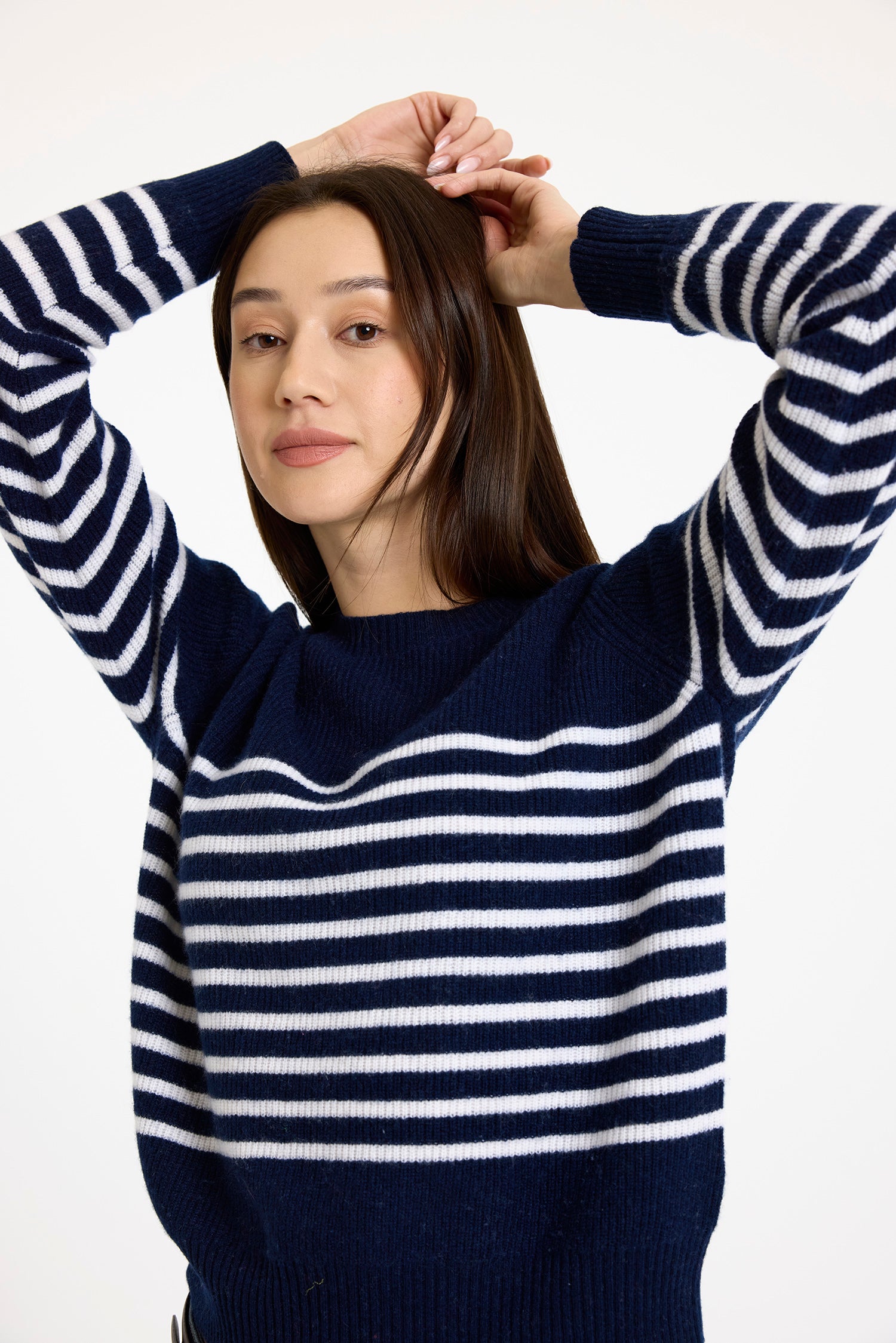 Brodie Cashmere Kate Bretton Crew Sweater Navy/Organic White
