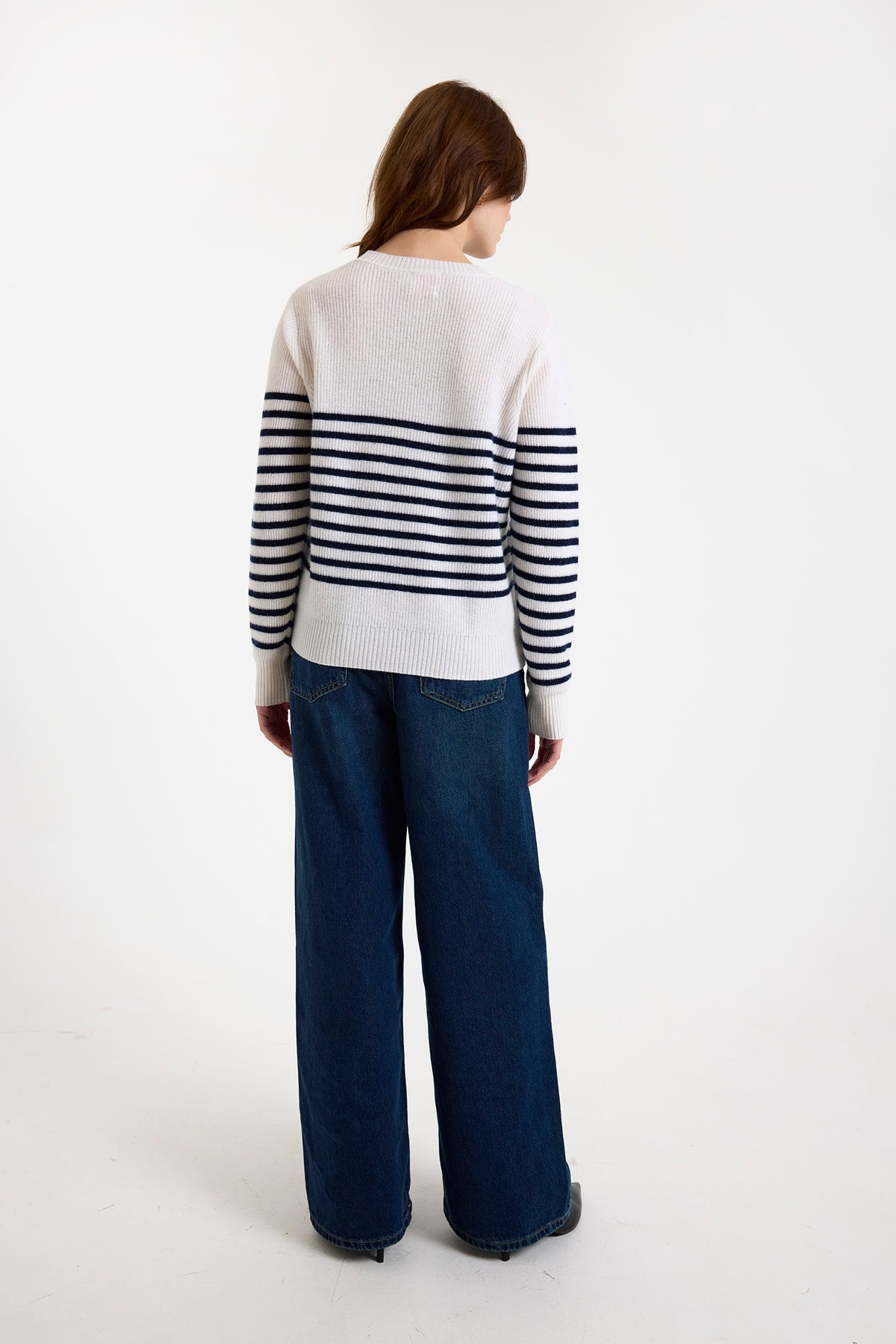Brodie Cashmere Kate Bretton Crewneck Sweater Organic White/Navy